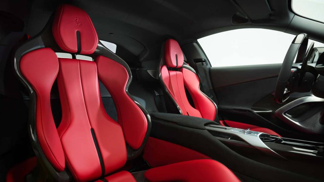 Ferrari'nin Bugüne Kadarki En Güçlü Otomobili Tanıtıldı: 819 Beygir Gücünde! Değeri Vergiler Hariç 15 Milyon Liranın Üzerinde 7
